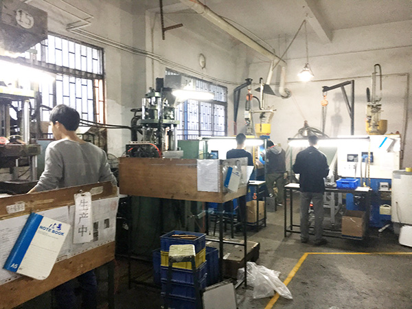 车间设备一角